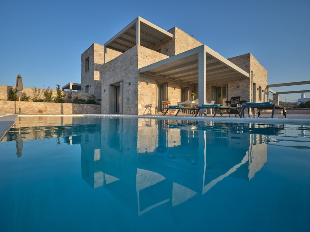 Villa Helia With Swimming Pool