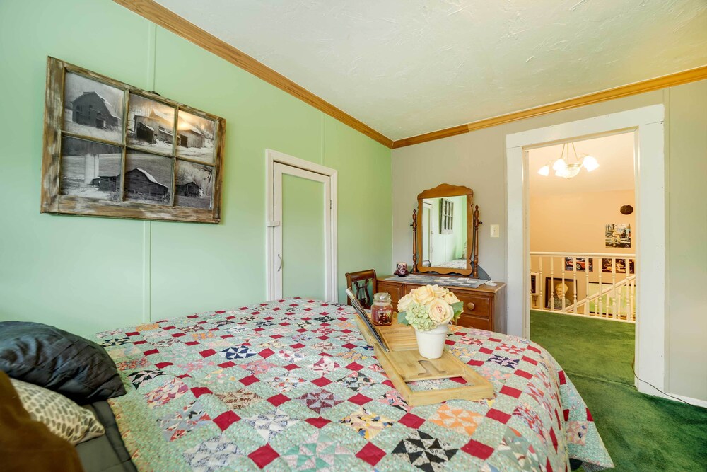 Pet-friendly Smoky Mountain Getaway w/ Fire Pit! view 2