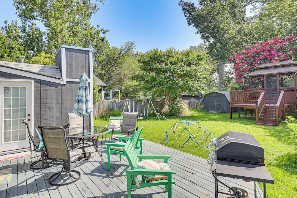 Fish, Swim & Boat: Colonial Beach Bungalow