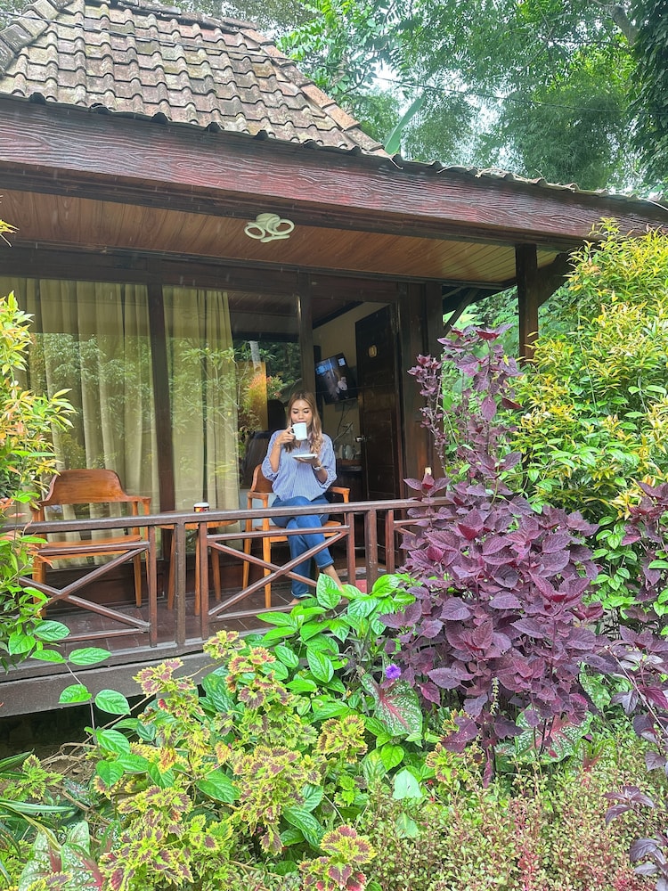 Puunee Wild River Resto & Villa's