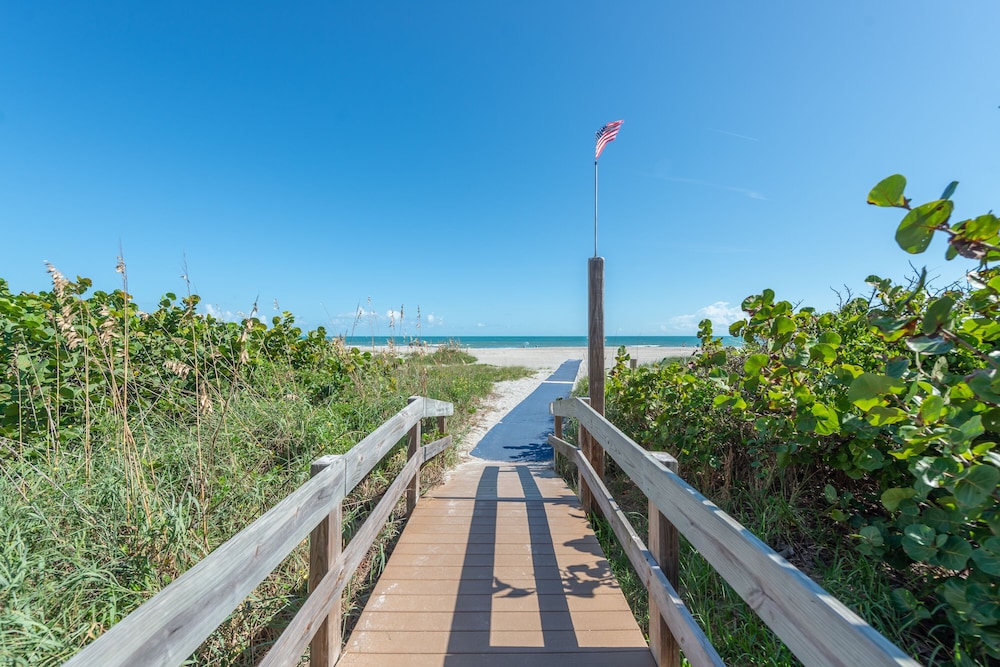 Canaveral Towers by Happy Palm Stays