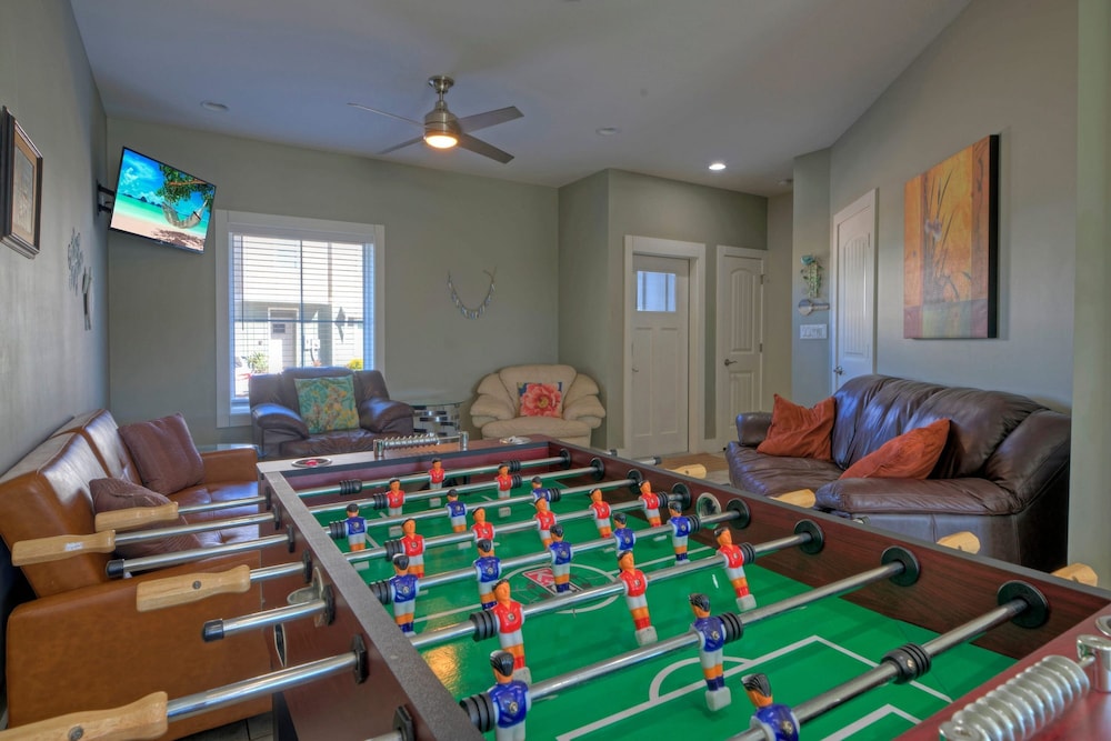 Ridley Retreat Community Pool Mins to the Beach Corpus Christi Port A