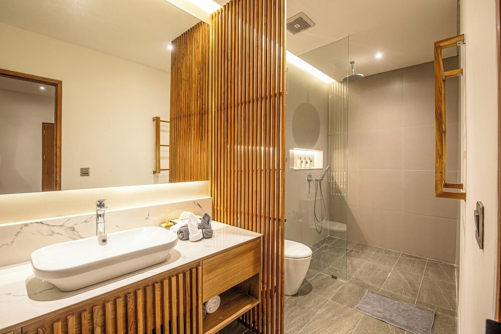 Elegant 6BR Canggu Retreat Just 400m to the Ocean