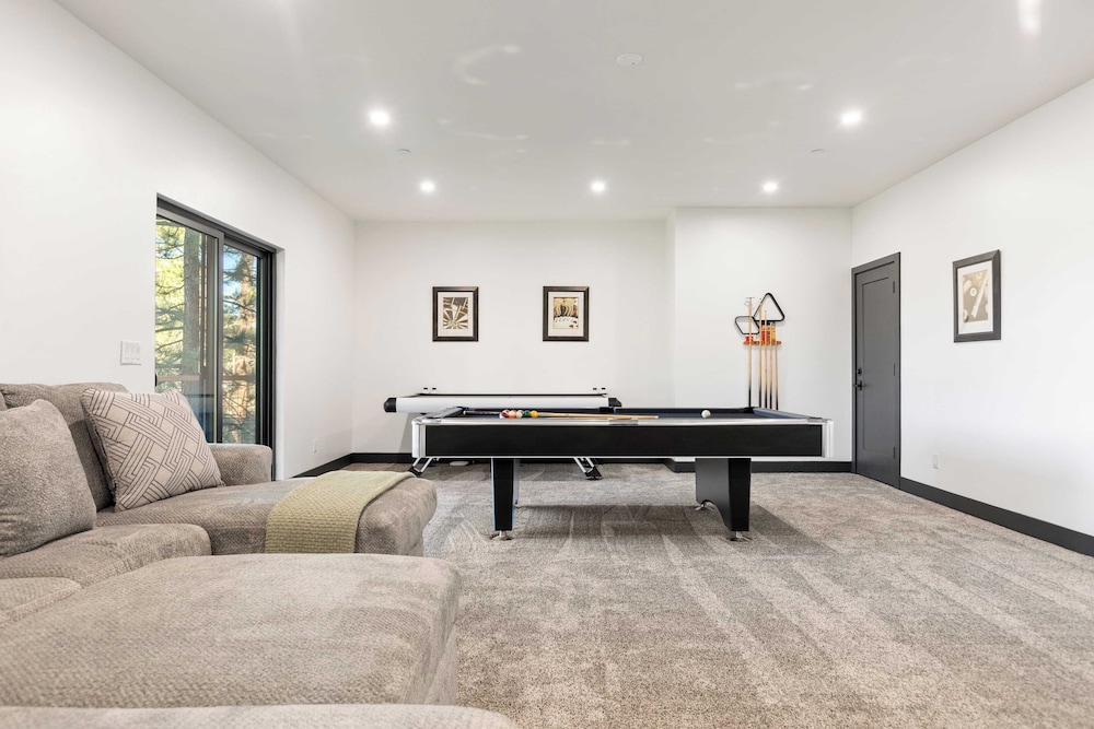 Modern Lodge Near Lake, Village, & Snow Summit Game Room, Decks, Firepit, Views
