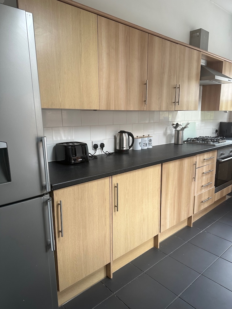Cosy 4-bed - Sleeps 7, Garden & Pet-friendly