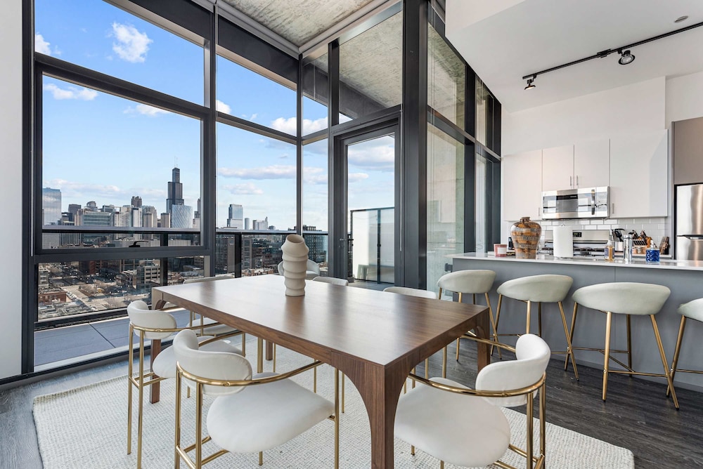 Cloud9 6 apt for 30ppl Fulton Market The Nouveau