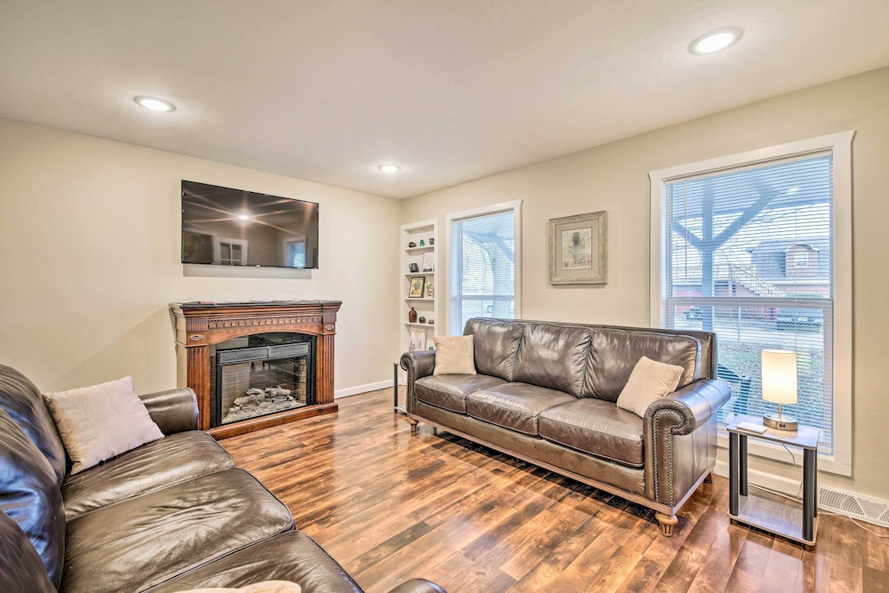Springfield Vacations - Inviting Ozark Home  31 Mi to Branson! - Property Image 1
