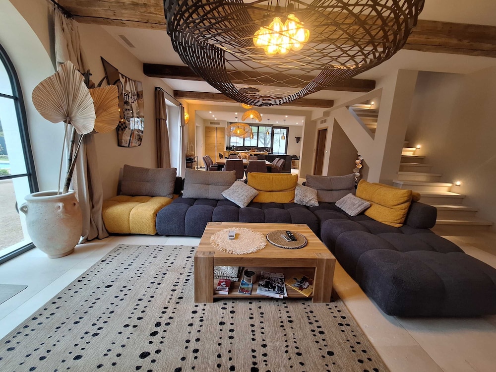 Villa Lou Panta Elegance and Comfort in the Heart of Saint-r My-de-provence