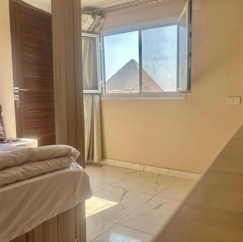 Pyramids Express View Inn
