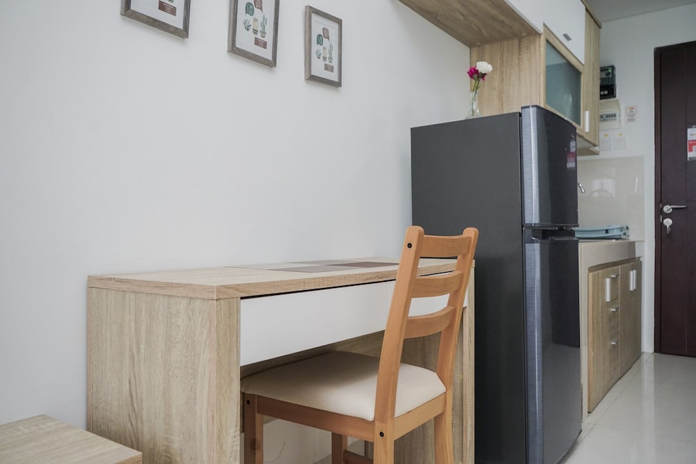 Homey Studio Apartment Springwood Residence