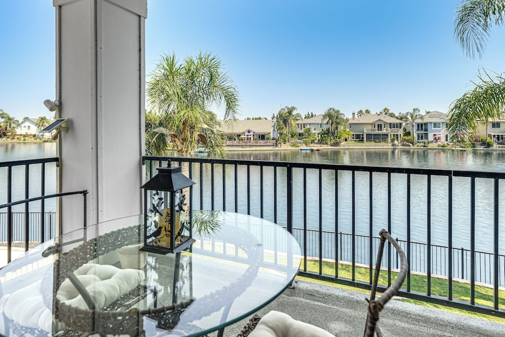 3 Mi to Main St Tracy: Homey Retreat w/ Game Room!
