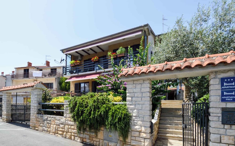 Apartments Pjescana Uvala/istrien 11044