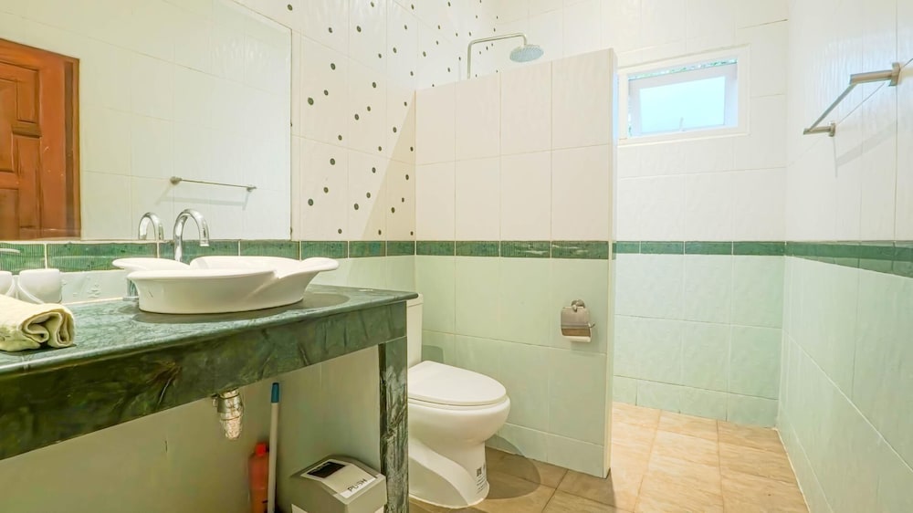 7 Bedroom Pool Villa in Kathu SV1