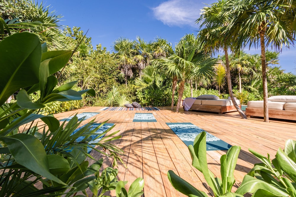 Anana Casa Kaab Kaan Rooftop Pool Beachfront