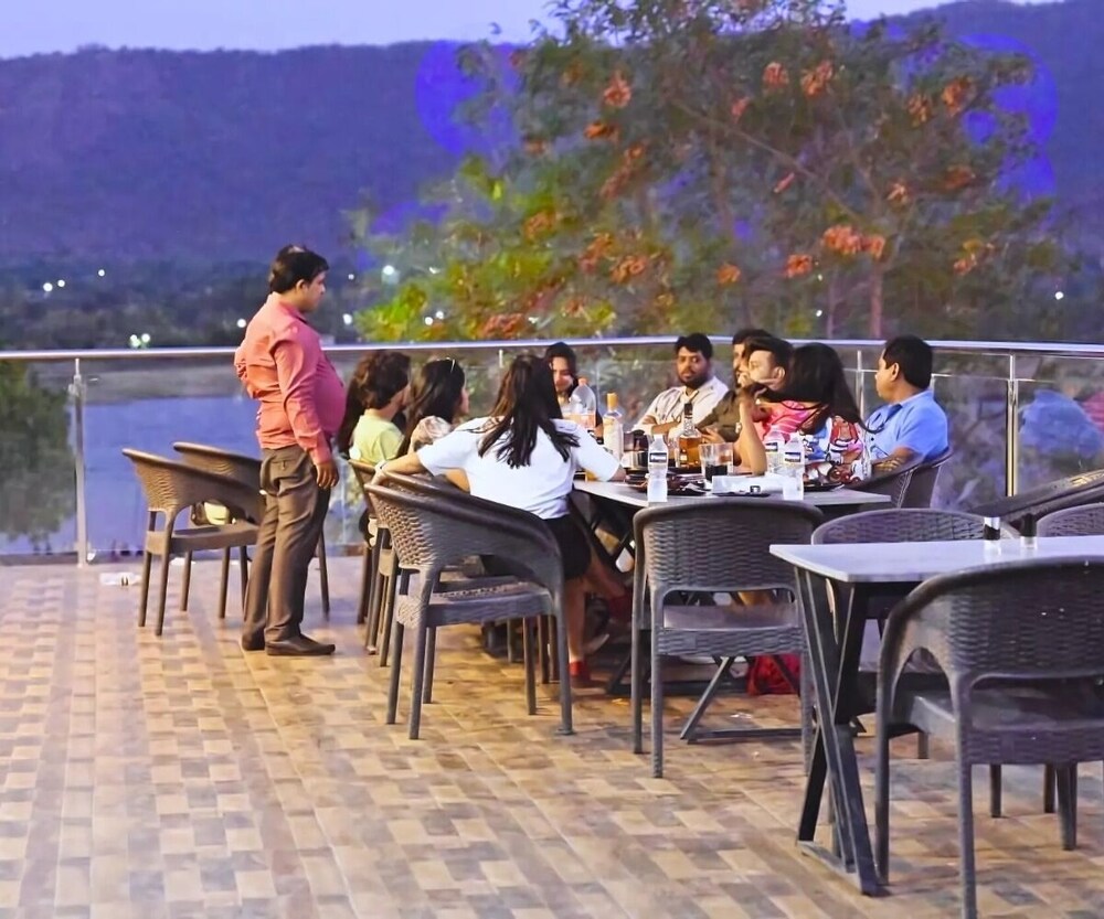 Sizzle Bay Resort