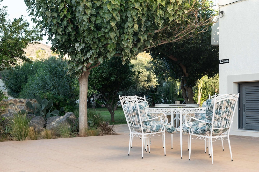 Mear Family Escape - Summer Cretan Getaway