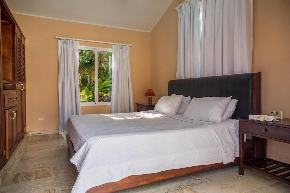 Private Villa! All Bedrooms /w TVs and in Livingroom