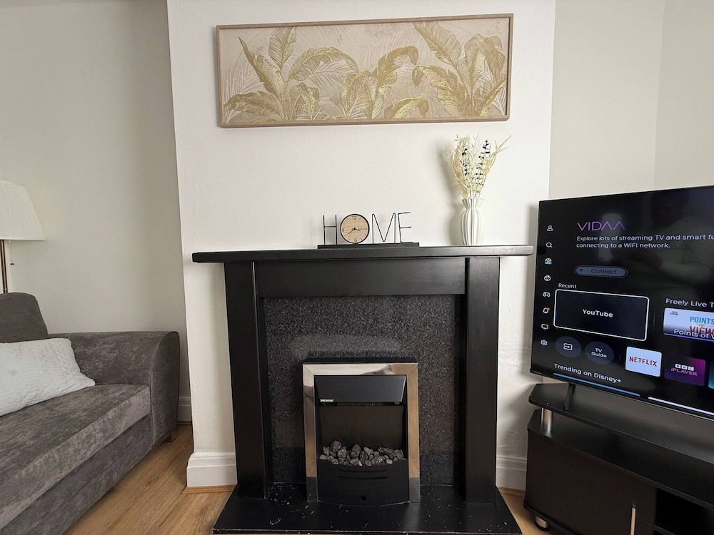 Urban Calm Spacious 3-bed Home With Free Parking