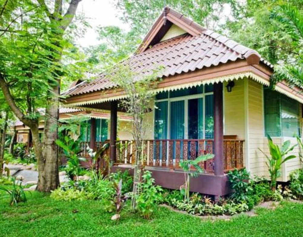 Baan Nam Pen Resort
