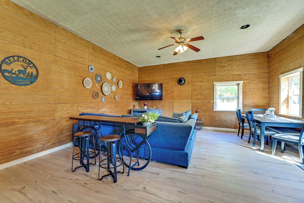Ohio Hunters Cabin w/ Pond Access: Pets Welcome!