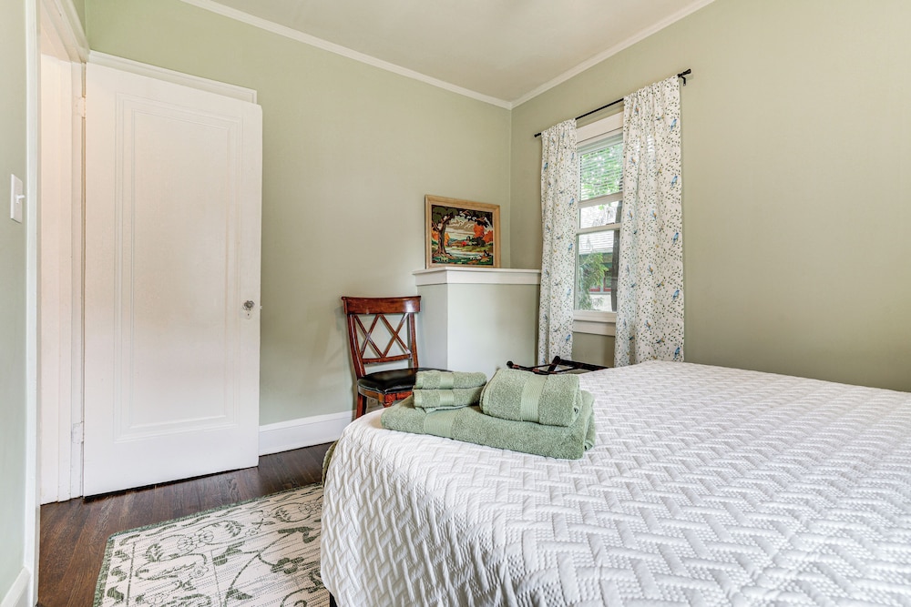 Minneapolis Vacation Rental ~ 5 Mi to Downtown!