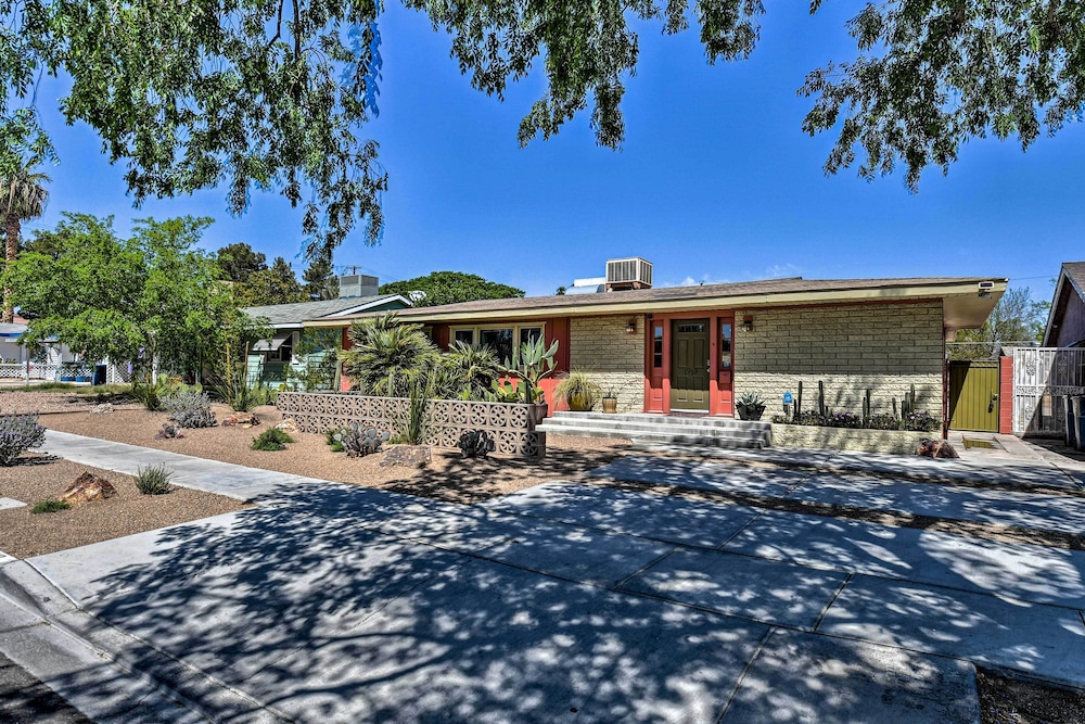 Vintage Las Vegas Oasis < 3 Mi to the Strip!