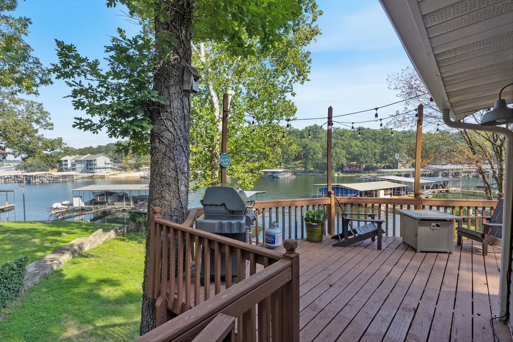 Lakefront Oasis With Skylights & Covered Boat Slip For Extra Adventure