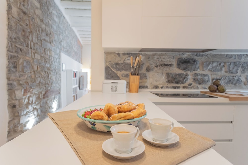 Wine Not Apartment in Como City Centre by Rent all Como