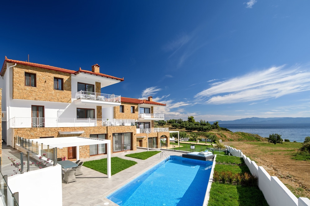 Villa D'Oro - Luxury Villas & Suites