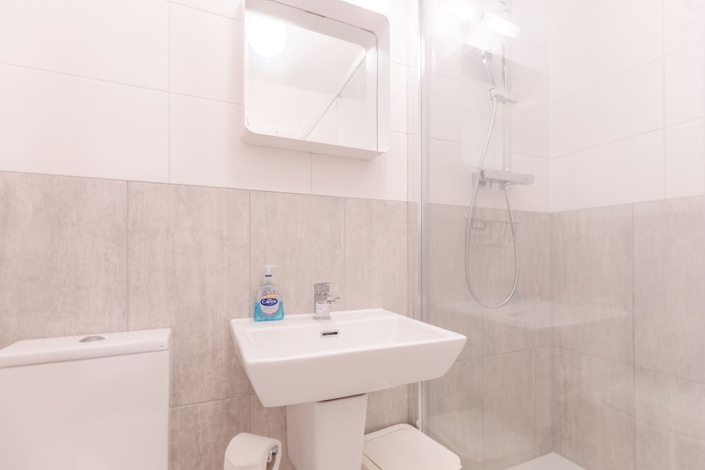 3 Bed House, Sleeps 8 - Near St Pancras