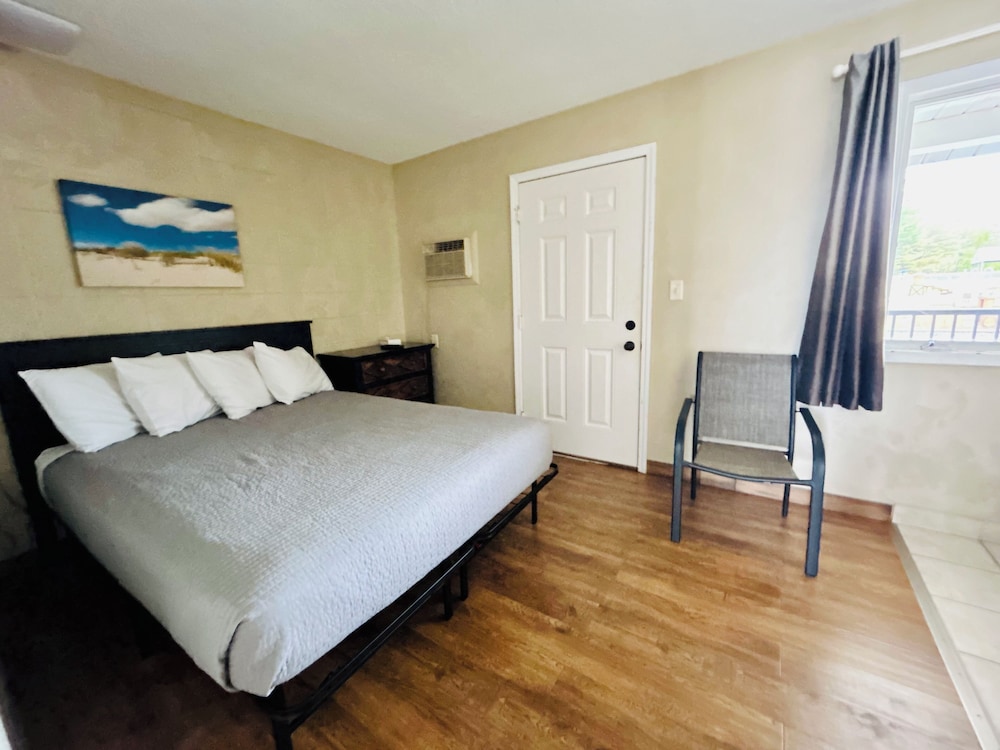 Silver Sands Hotel & Resort