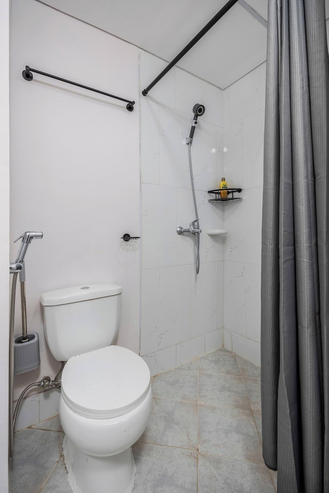 Stylish Condo 3-minutes to Airport, Poolview at Amani Grand Resort Residences