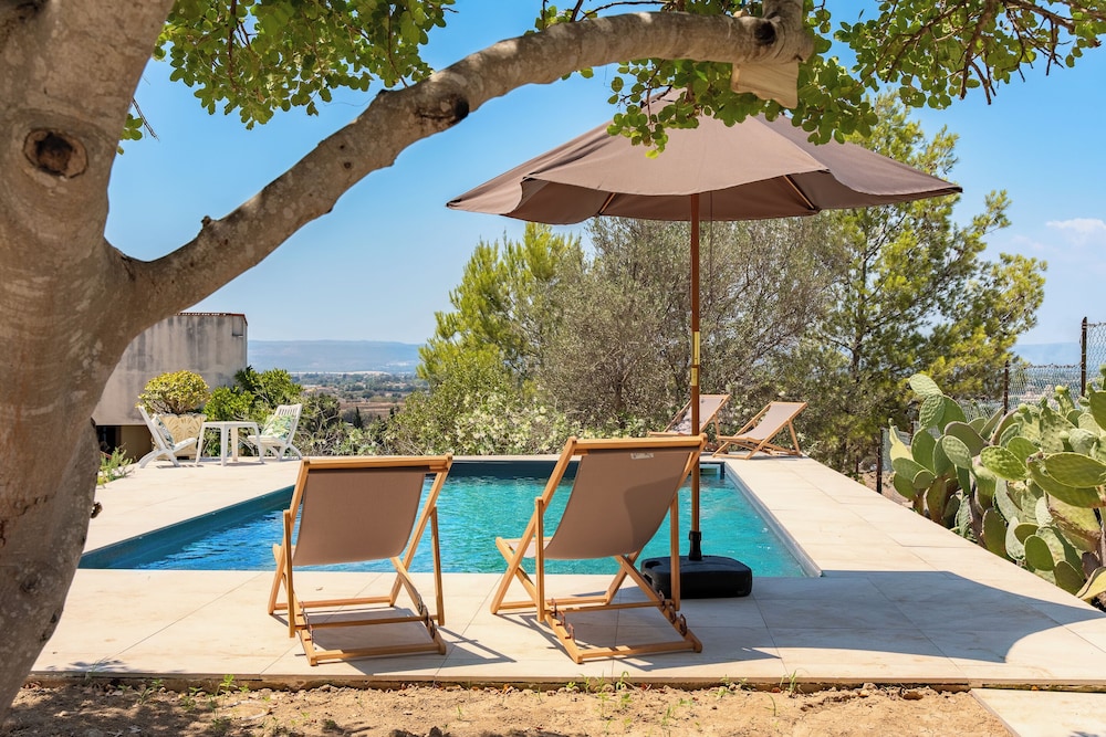 Galatea e Giardino delle Esperidi apartments with pool by Wonderful Italy