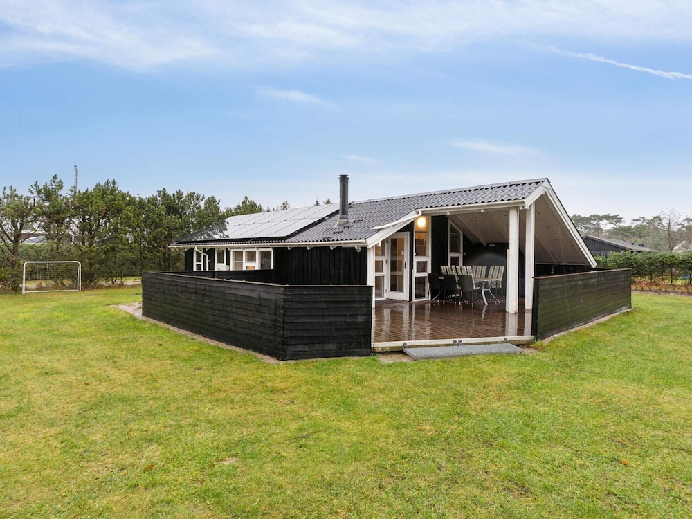 5 Star Holiday Home in Hals