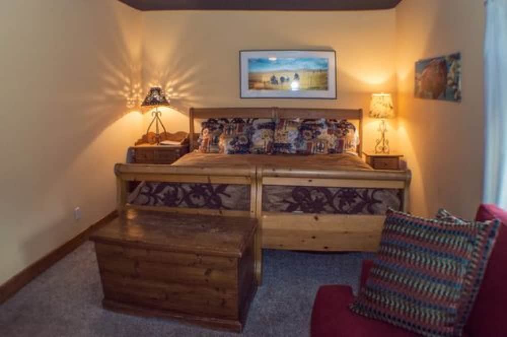 Lawrence Vacations - Circle S Ranch - Property Image 19