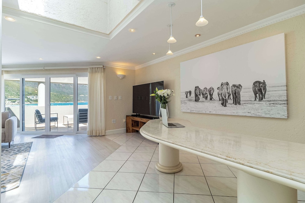 Beachfront Villa, Beach Club, Houtbay, Cape Town, South Africa