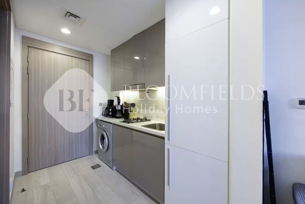 908 Bloomfields Spacious Stu In Azizi