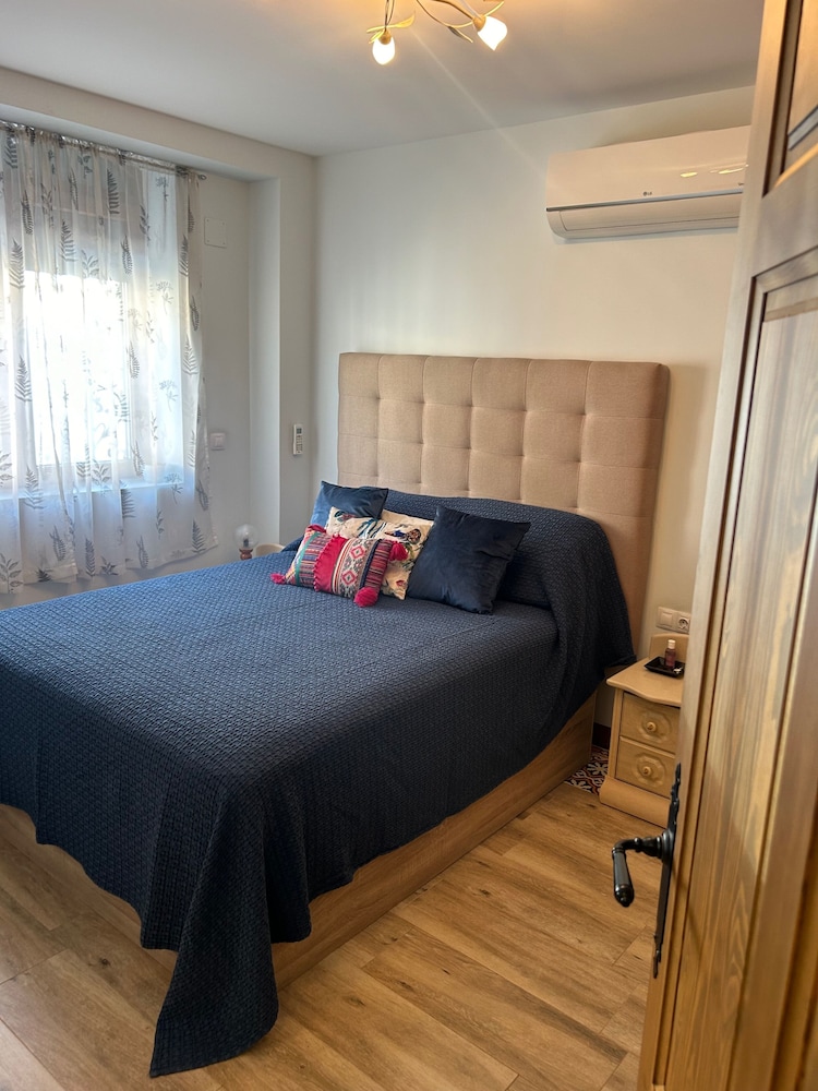 House -sleeps6, Pet Friendly, Garden, Fireplace