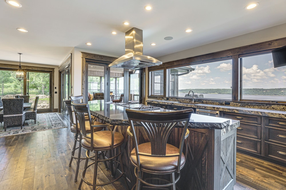 River Views + Wraparound Deck: Dubuque Getaway