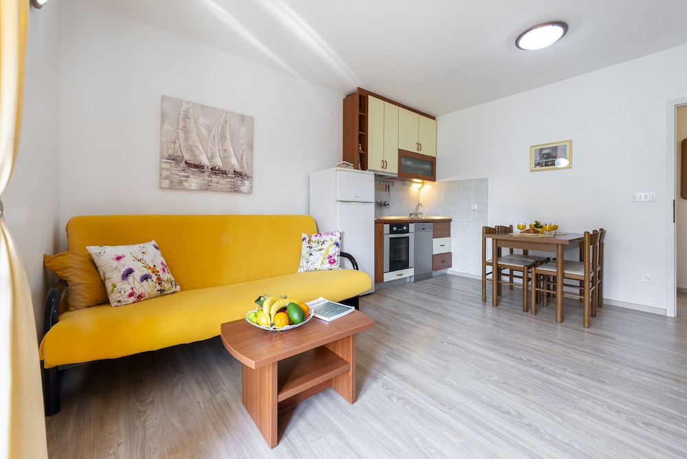 Cina Apartments
