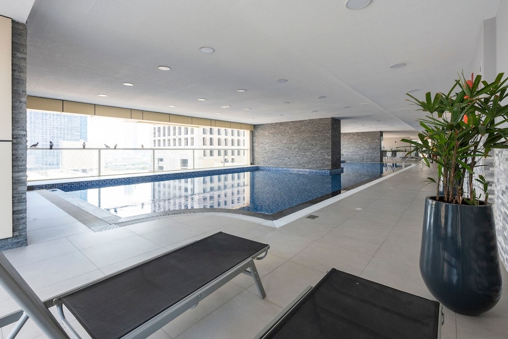 Cozy 1-bedroom Apartment for 4 in Dubai Marina