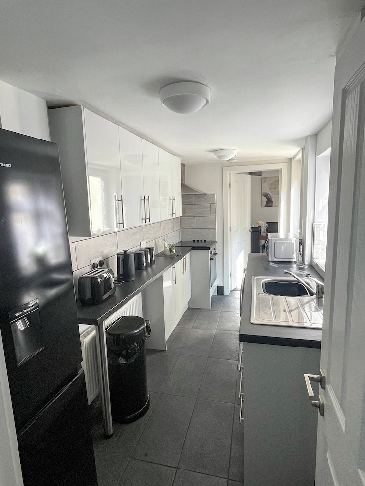 3 Bed House At 8 Nantwich Road view 3