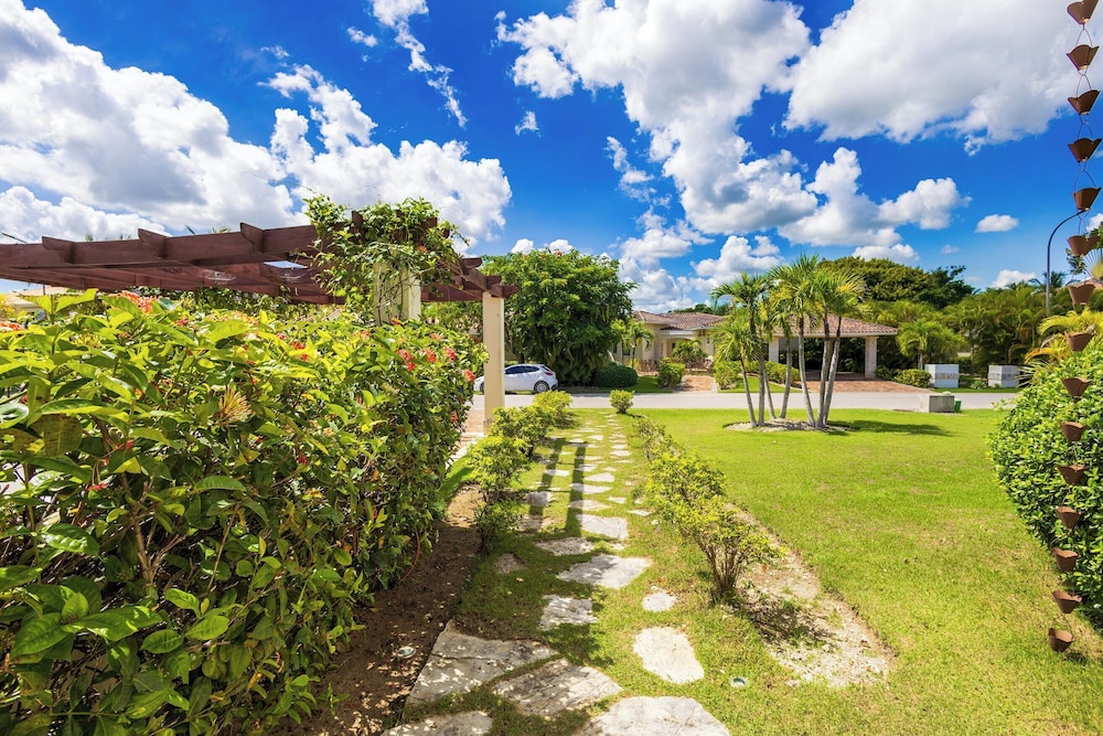 Villa Buganvilla 252 - 4BR Pool Jacuzzi Golf