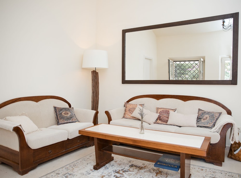 Villa Nada - Unique and Artistic