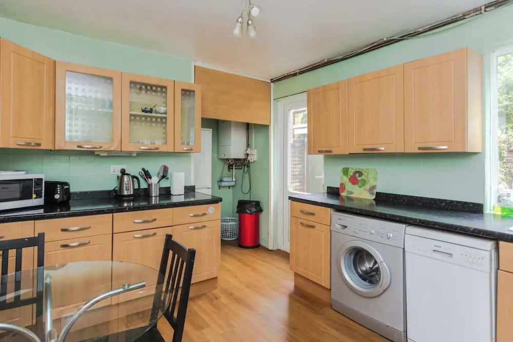 Homely 3 Bedroom House With a Garden