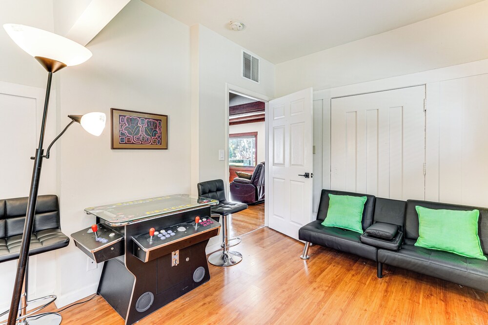 Stroll to SF Bay Beaches! Cozy Home in Alameda