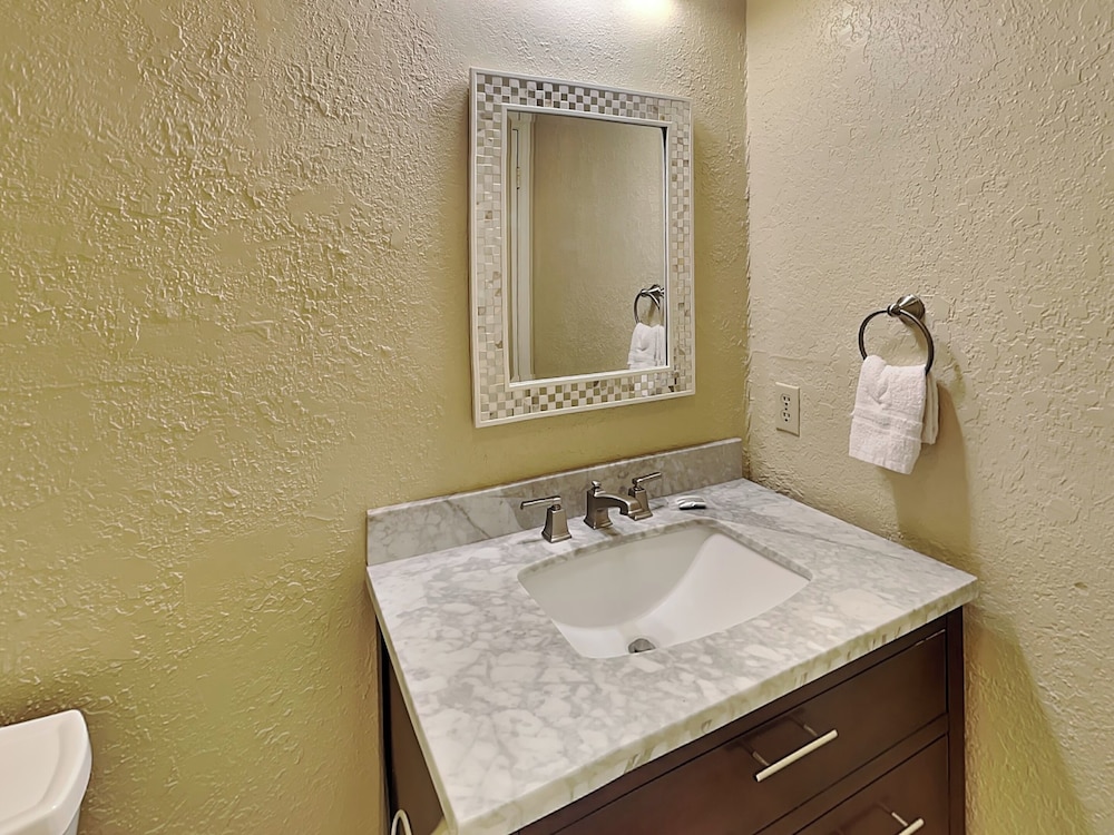 Fantasea Cove by Silver Sands Vacation Rentals