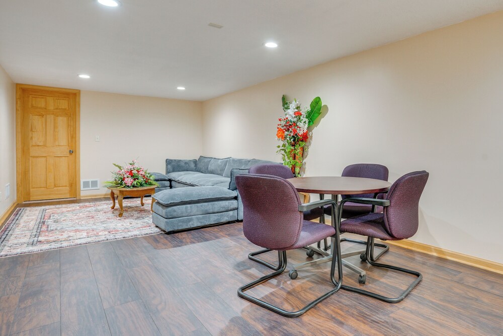 10 Mi to Downtown: Group Getaway in Minneapolis