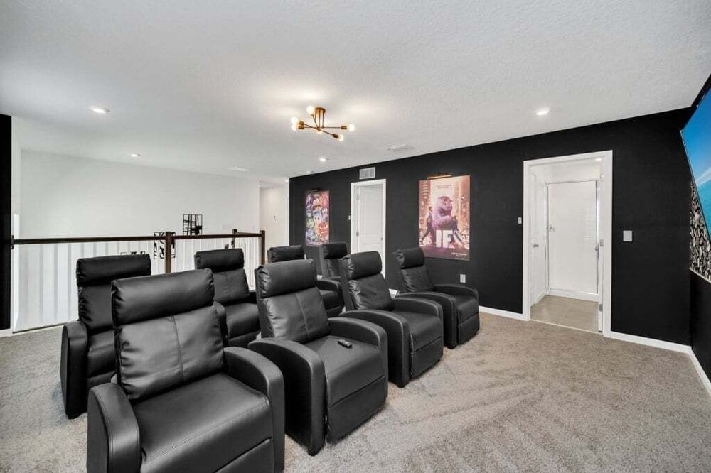 Movie Room, Pool, Theme Rooms Everything Included! 6 Bedroom Villa