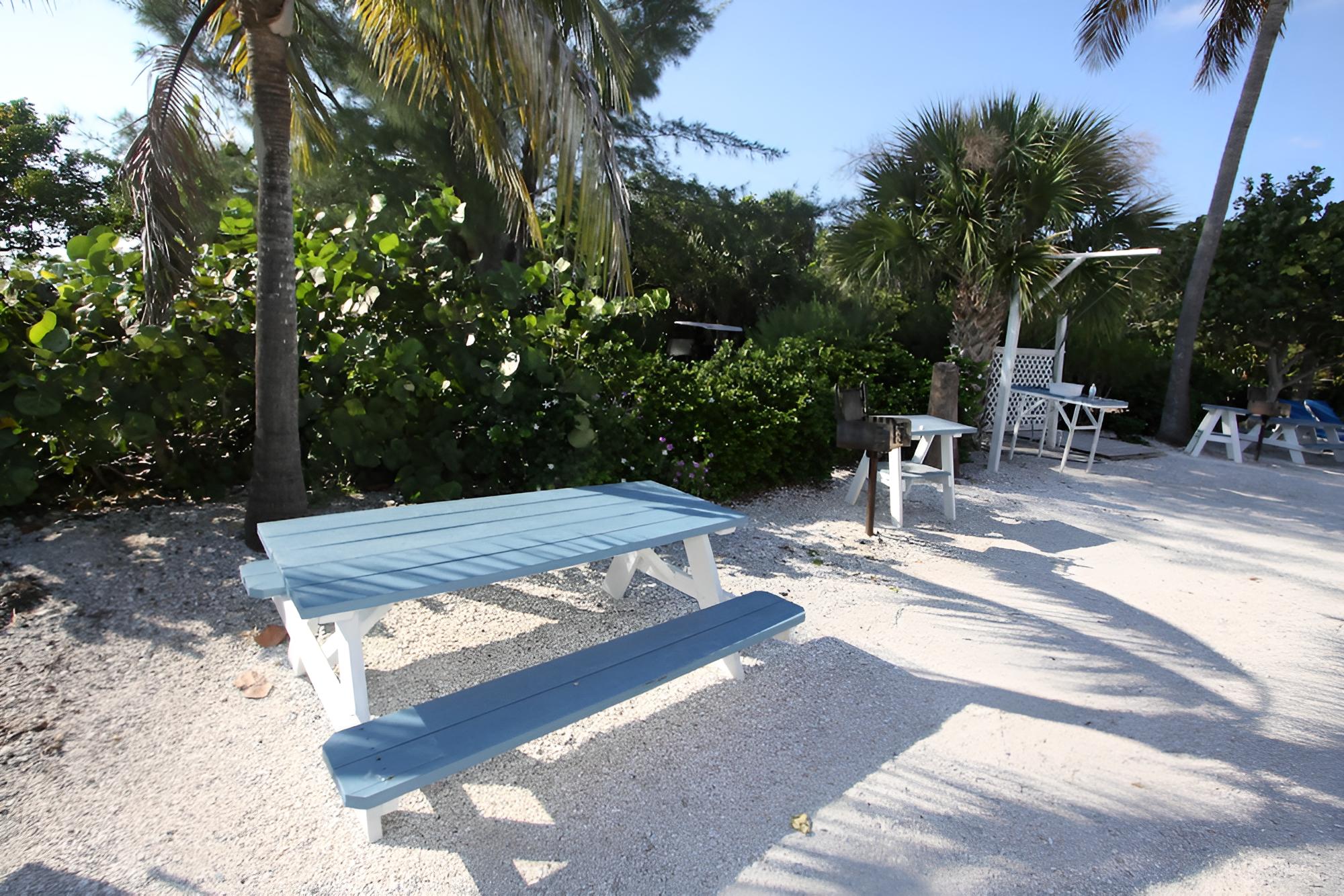 Tropical Winds Motel & Cottages
